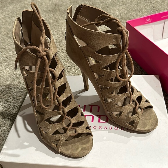 Lace up heeled sandals. - Picture 1 of 7